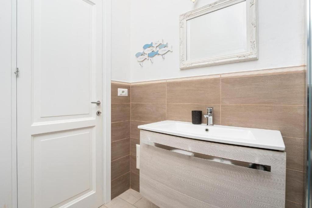 Bellissimo Appartamento Con Veranda Privata Al Centro Di Porto Rotondo Ngoại thất bức ảnh